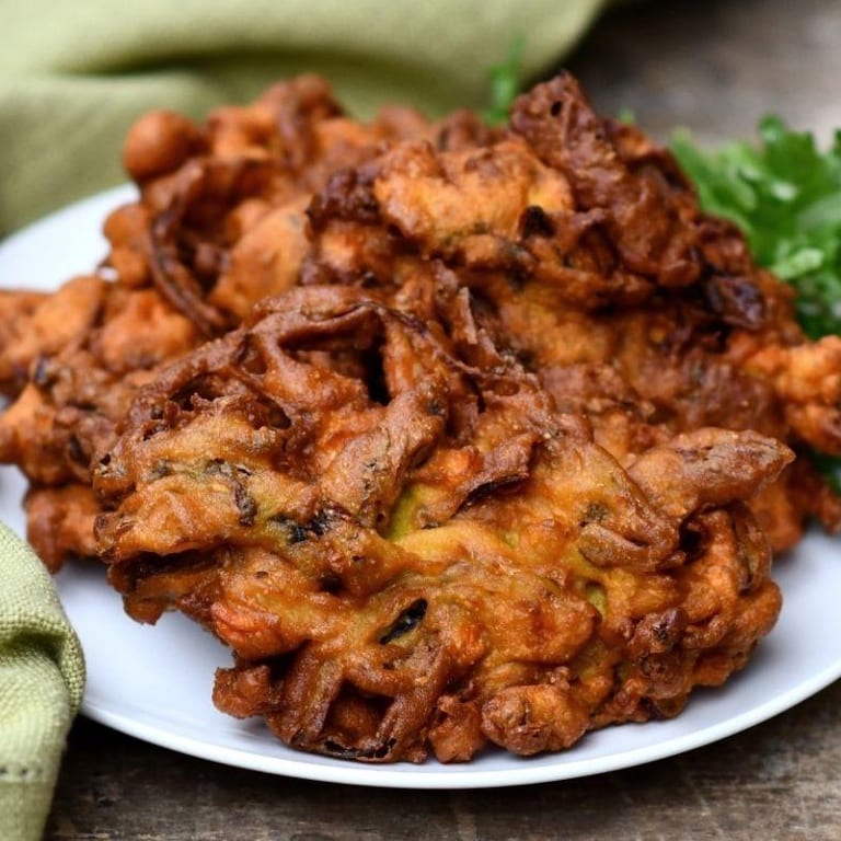 Pakora Delights: Crispy, Spicy, Vegetarian Goodness